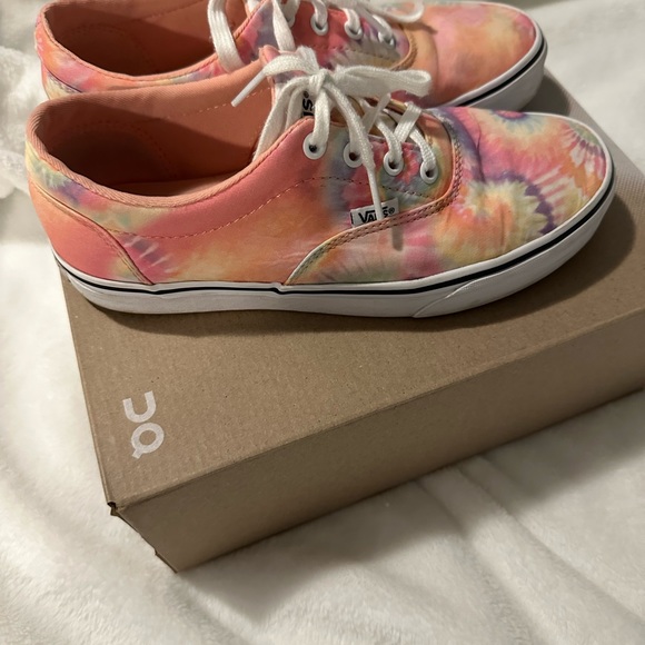 Vans - Picture 2 of 4